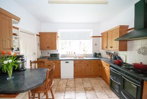 Kitchen- click for photo gallery